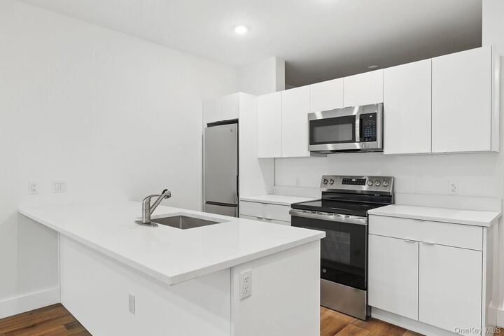 Property Photo:  199 E Post Road 405  NY 10601 