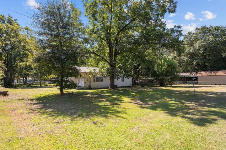 Property Photo:  614 East Spruce  TX 75949 