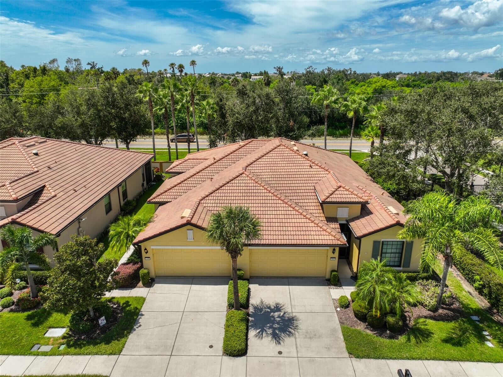Property Photo: 5505 Sunset Falls Drive FL 33572