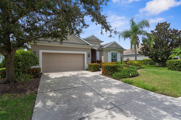 Property Photo: 4720 Claremont Park Drive FL 34211