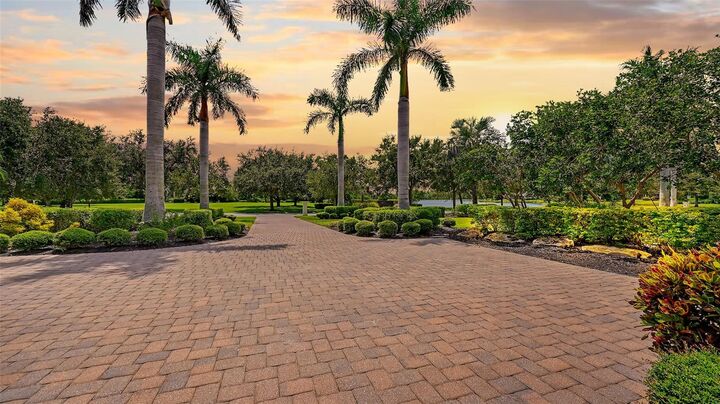 Property Photo:  8361 Lindrick Lane  FL 34202 