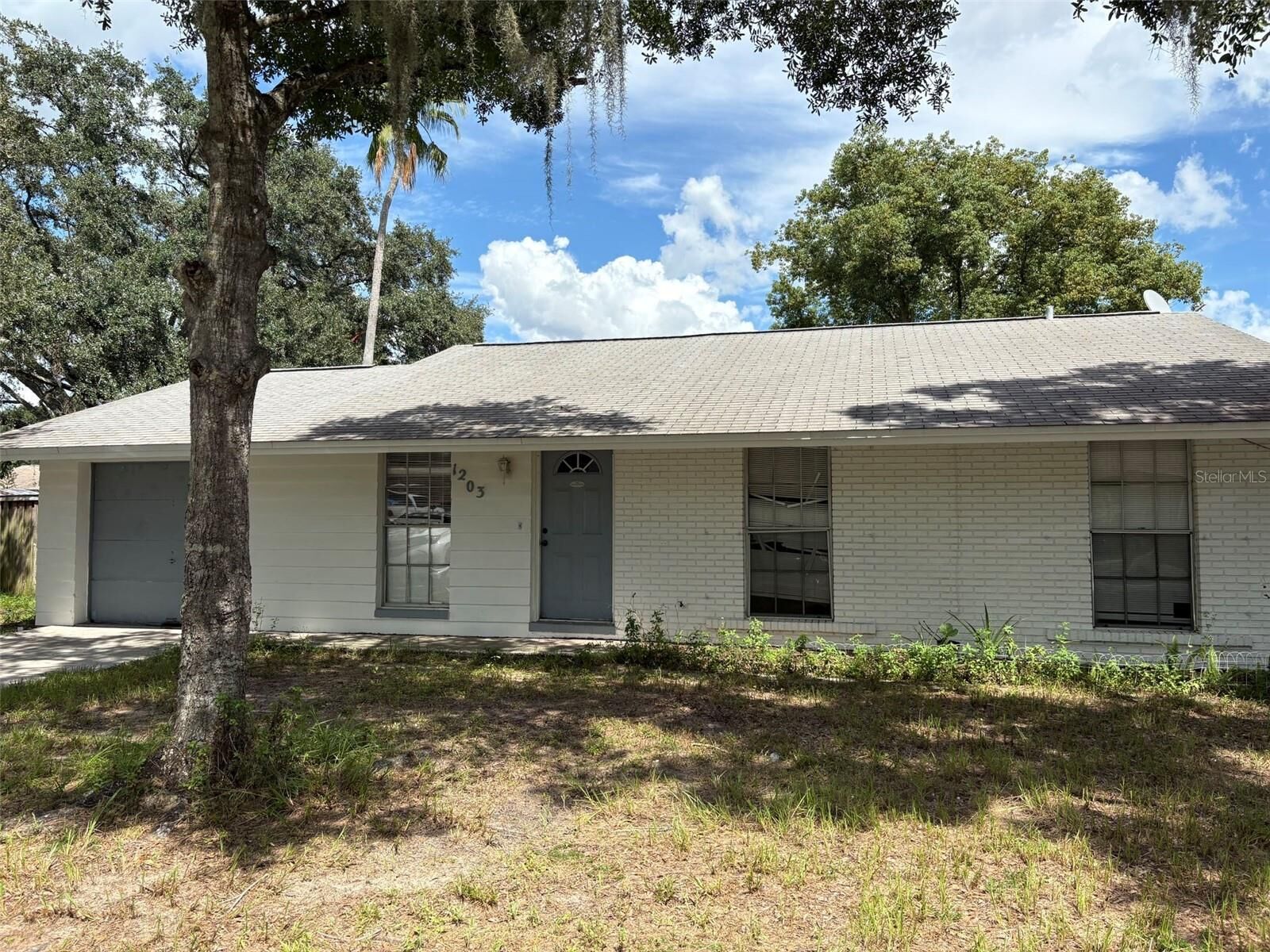 Property Photo:  1203 Windy Ridge Drive  FL 33510 