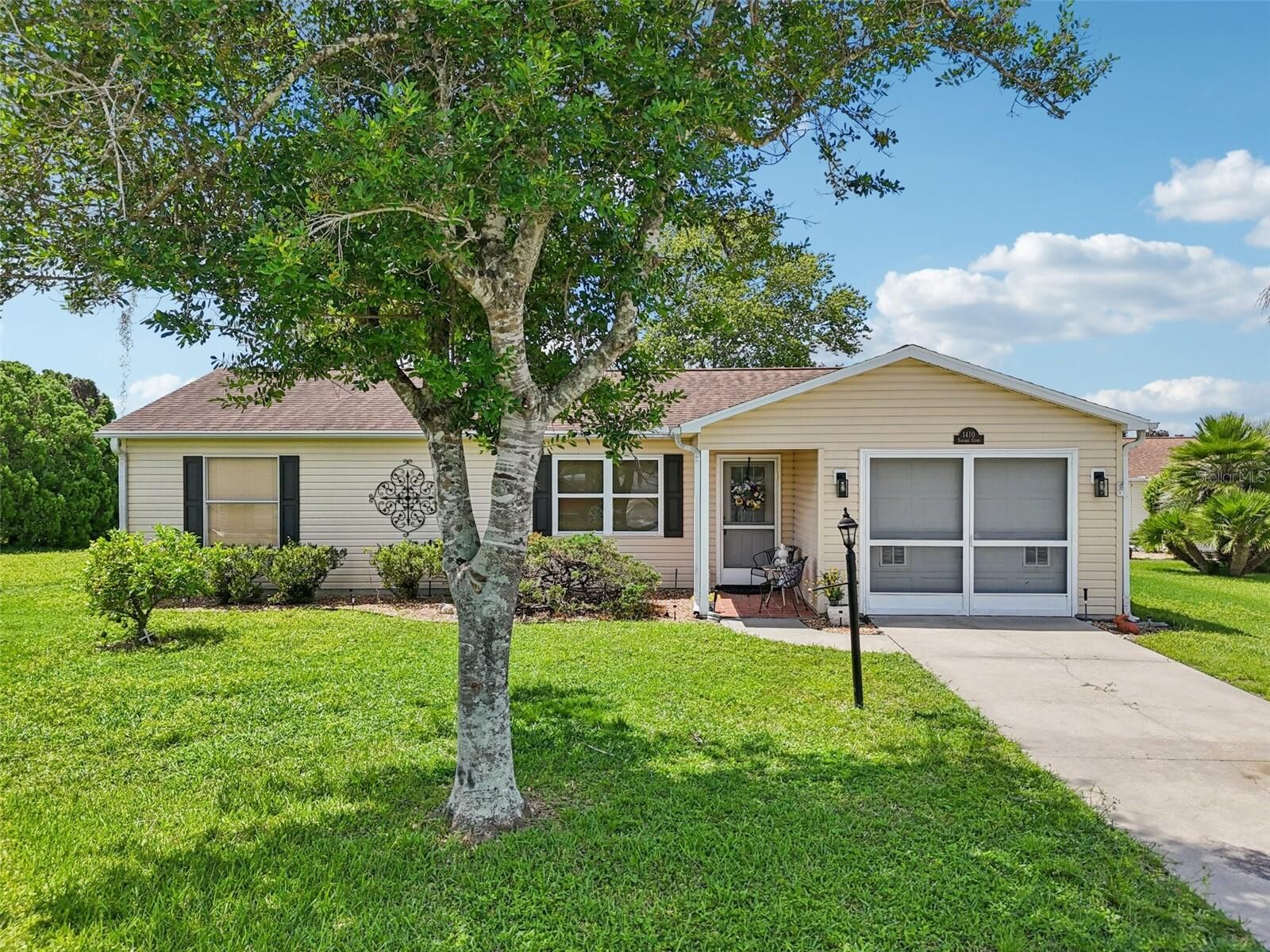 Property Photo:  1410 Sanchez Court  FL 32159