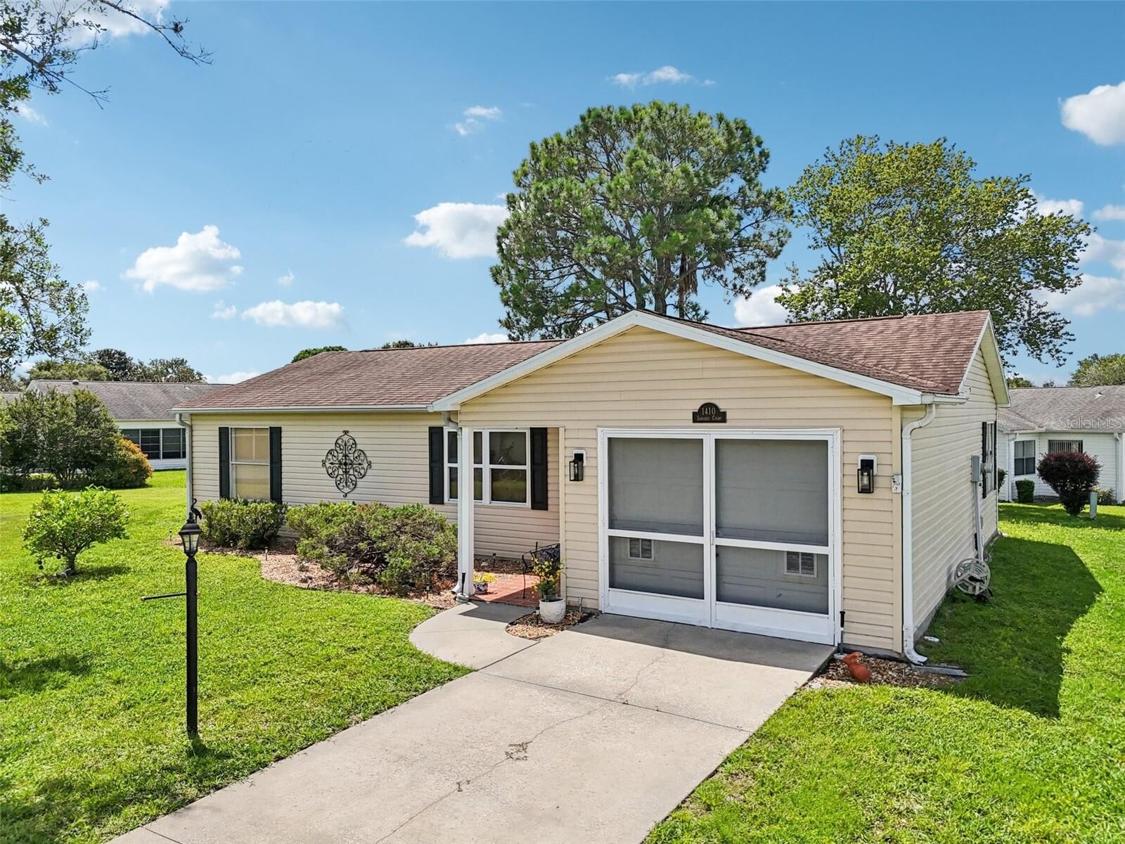 Property Photo:  1410 Sanchez Court  FL 32159 