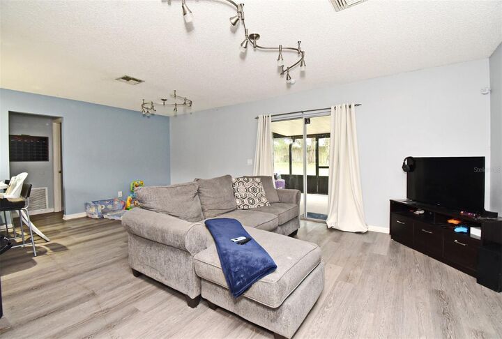 Property Photo: 2031 Little Farms Court FL 32738