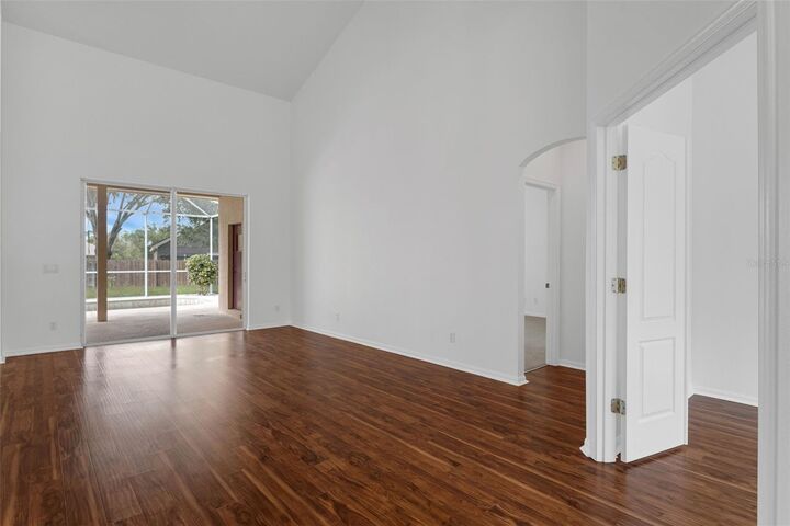 Property Photo: 802 Kingsbridge Drive FL 32765