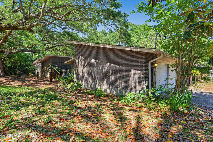 Property Photo:  1040 Del Norte Circle  MS 39581 