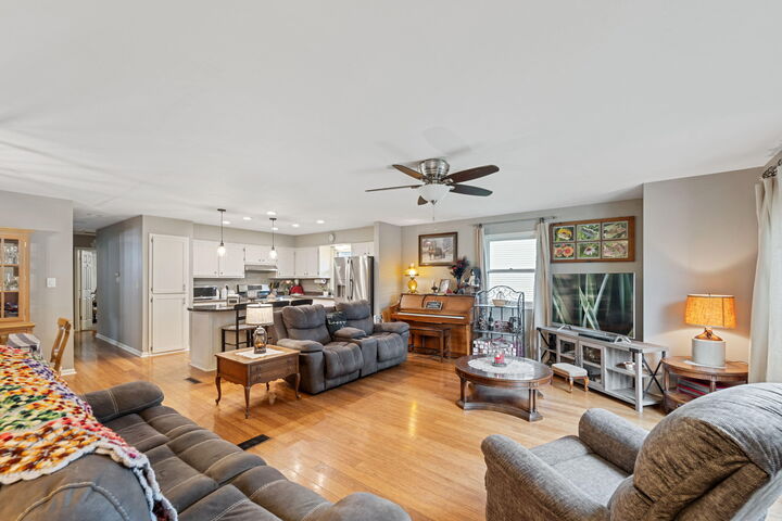Property Photo:  1215 River Park Cir  WI 53149 