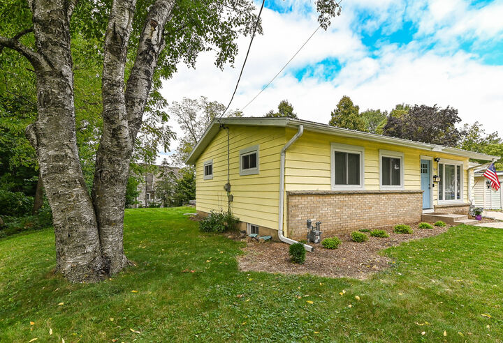 Property Photo: 5619 Exeter St WI 53129