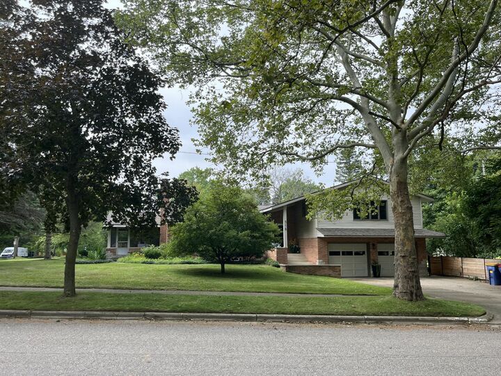 Property Photo: 518 Russwood Street NE MI 49505
