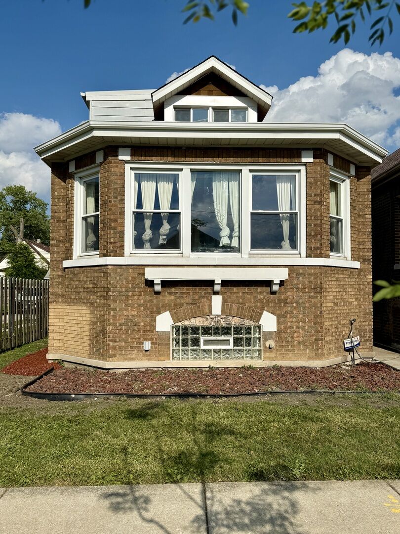 Property Photo: 8633 S Hermitage Avenue IL 60620