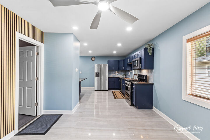 Property Photo:  329 S Albert Boulevard  IL 60901 