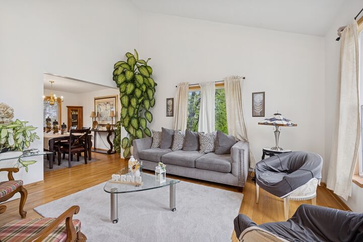 Property Photo:  4 W Tall Oak Drive  IL 60073 