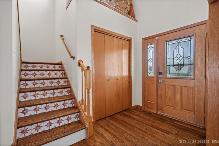 Property Photo: 1421 Portage Lane IL 60098