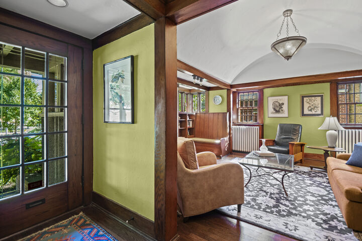 Property Photo:  2111 W Greenleaf Avenue  IL 60645 