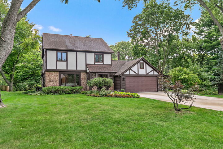 2916 Skyline Drive  Crystal Lake IL 60012 photo