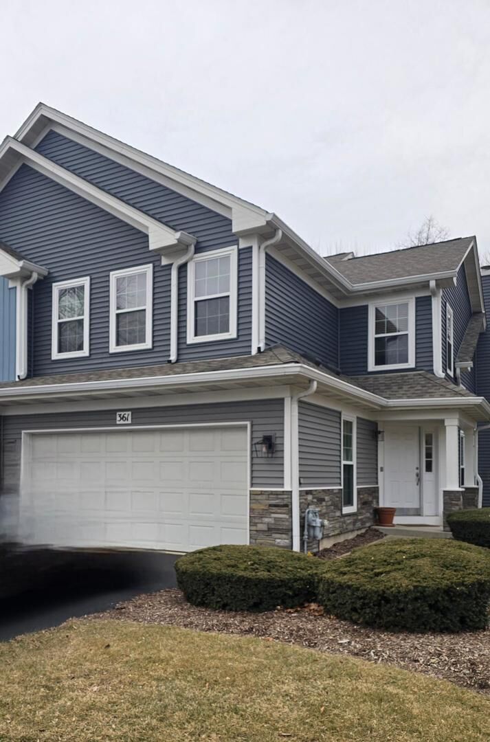 Property Photo:  361 W Prairie Circle 361  IL 60143 