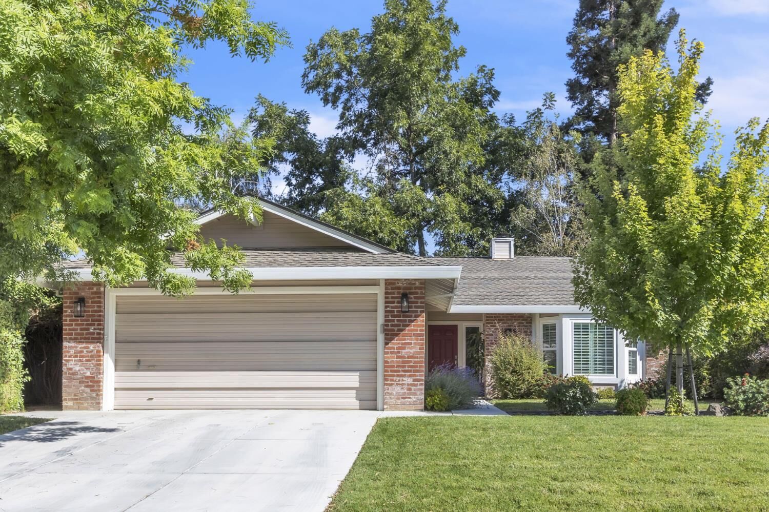 Property Photo:  5845 Laguna Shore Way  CA 95758 