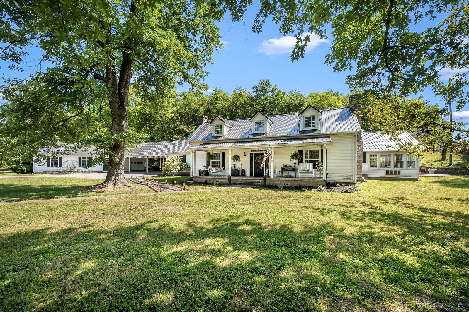 Property Photo:  420 Beechwood Rd  TN 37020 