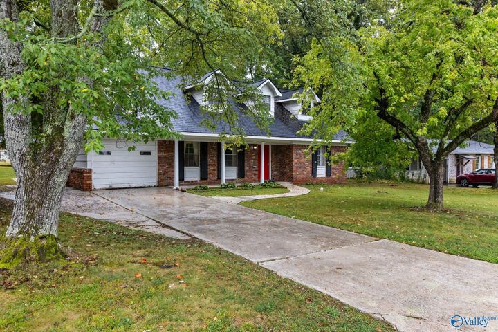 Property Photo: 11028 Jean Road SE AL 35803