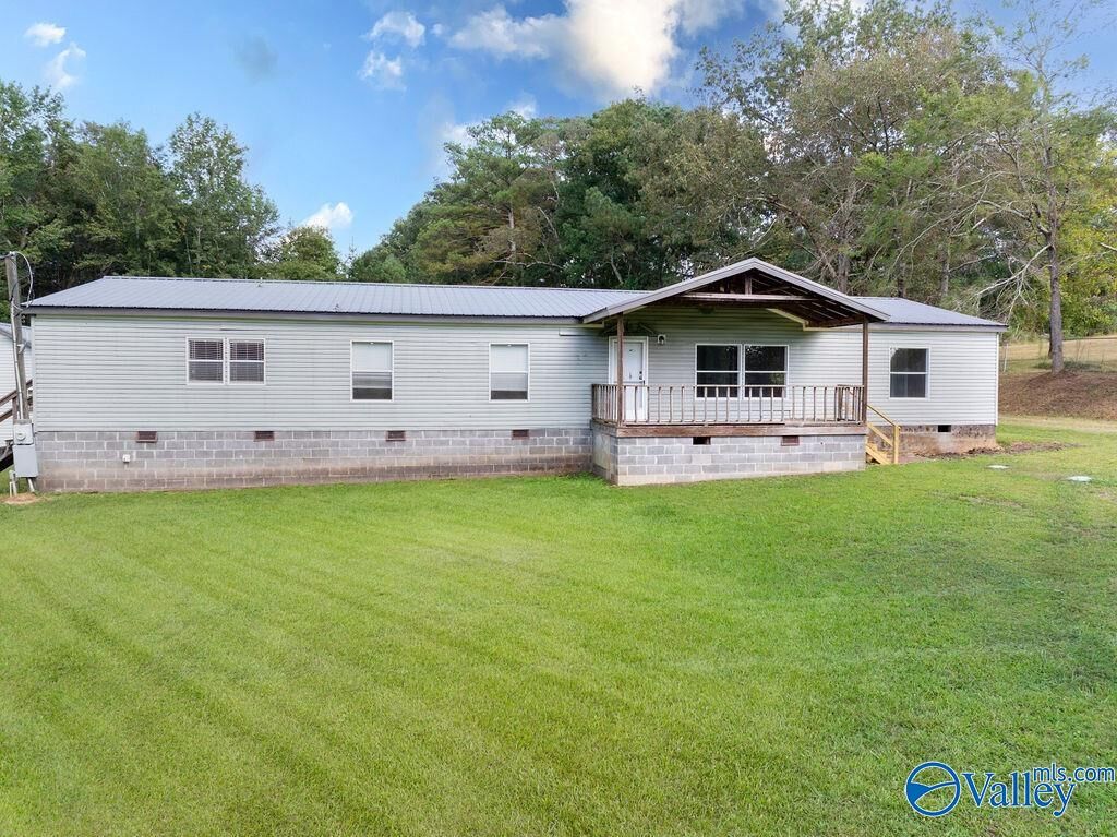 Property Photo: 256 Greenbriar Cove Road AL 35175