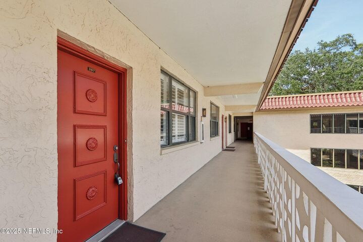 Property Photo:  1810 Sevilla Boulevard W  FL 32233 