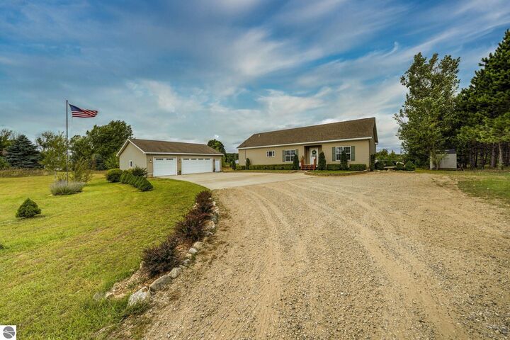 2089 N Arbutus Lake Road  Traverse City MI 49696 photo