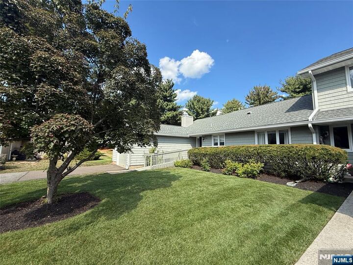 64 Sunset Court  Mahwah NJ 07430 photo
