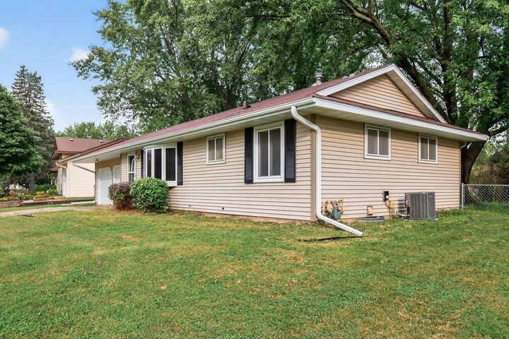 921 Cortland Drive S  Apple Valley MN 55124 photo