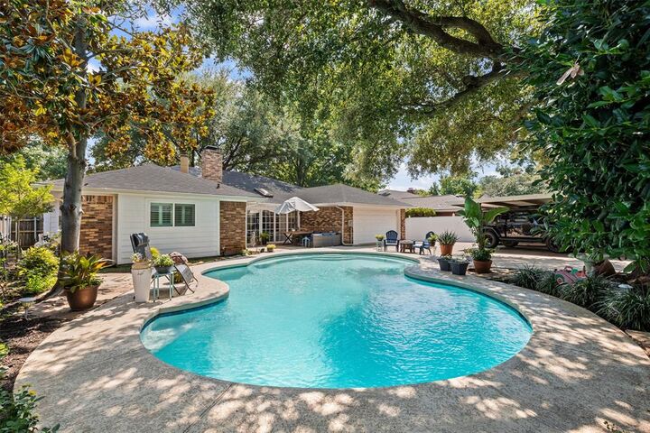 Property Photo:  607 Whistler Drive  TX 76006 