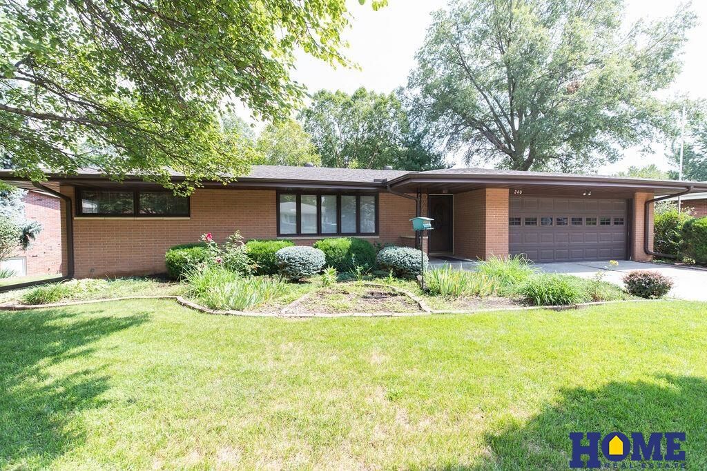 Property Photo: 240 Taylor Park Drive NE 68510