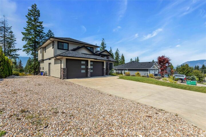 Photo de la propriété: 1281 23 Street SE BC V1E 0C7