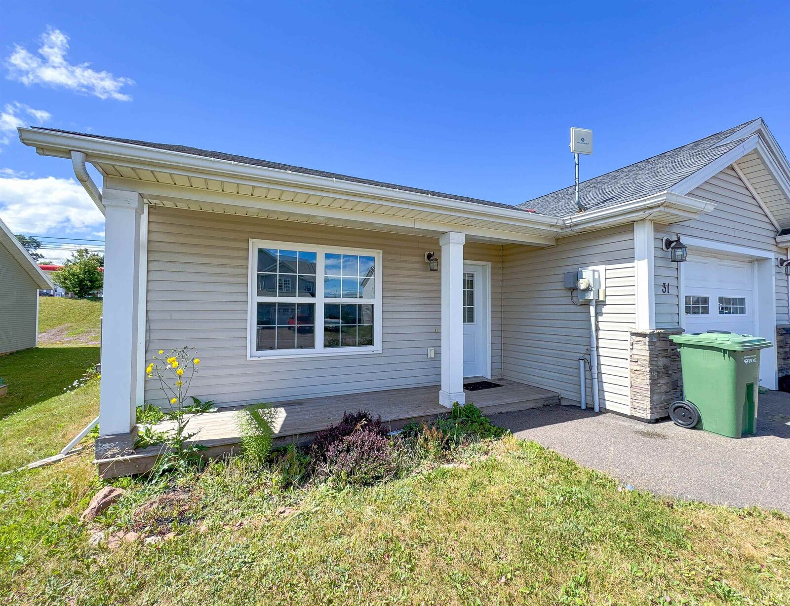 Property Photo:  33 Parkman Drive  PE C1C 0T3 
