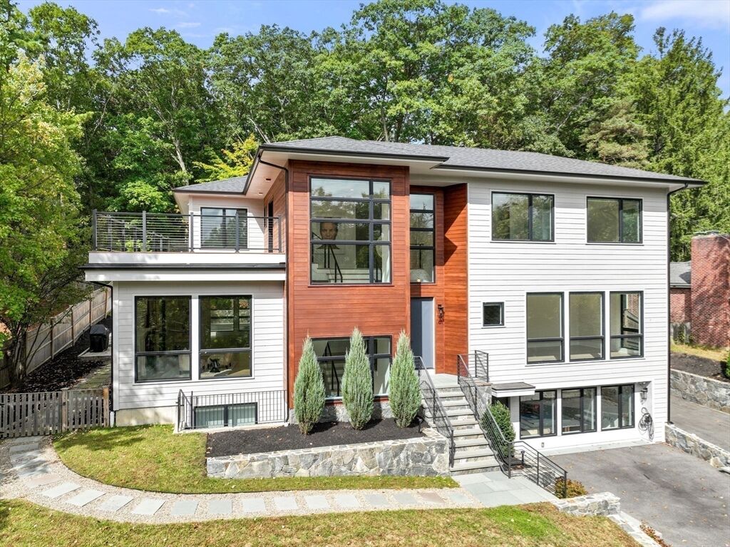 Property Photo:  61 Lakeview Ave  MA 02460 