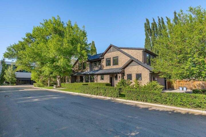 Property Photo:  239 37 Avenue SW  AB T2S 0V1 