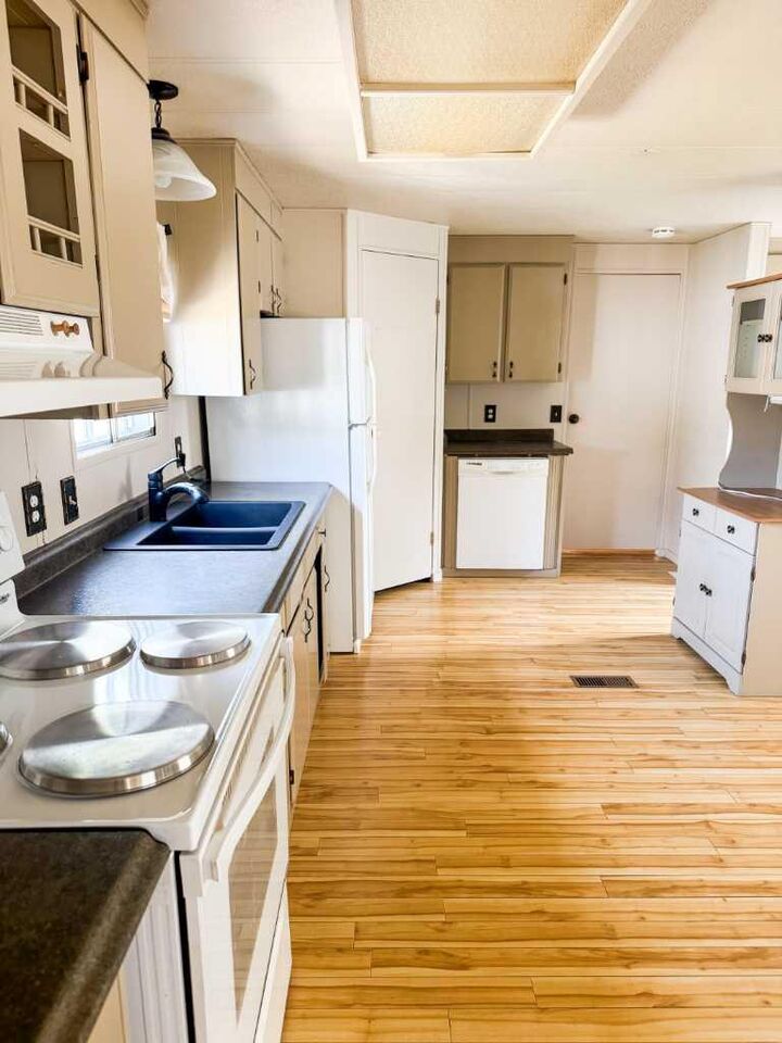 Property Photo: 5029 34 Street 217 AB T4N 0P4