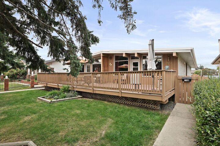 Property Photo: 7132 &Amp 7130 35 Avenue NW AB T3B 1S9
