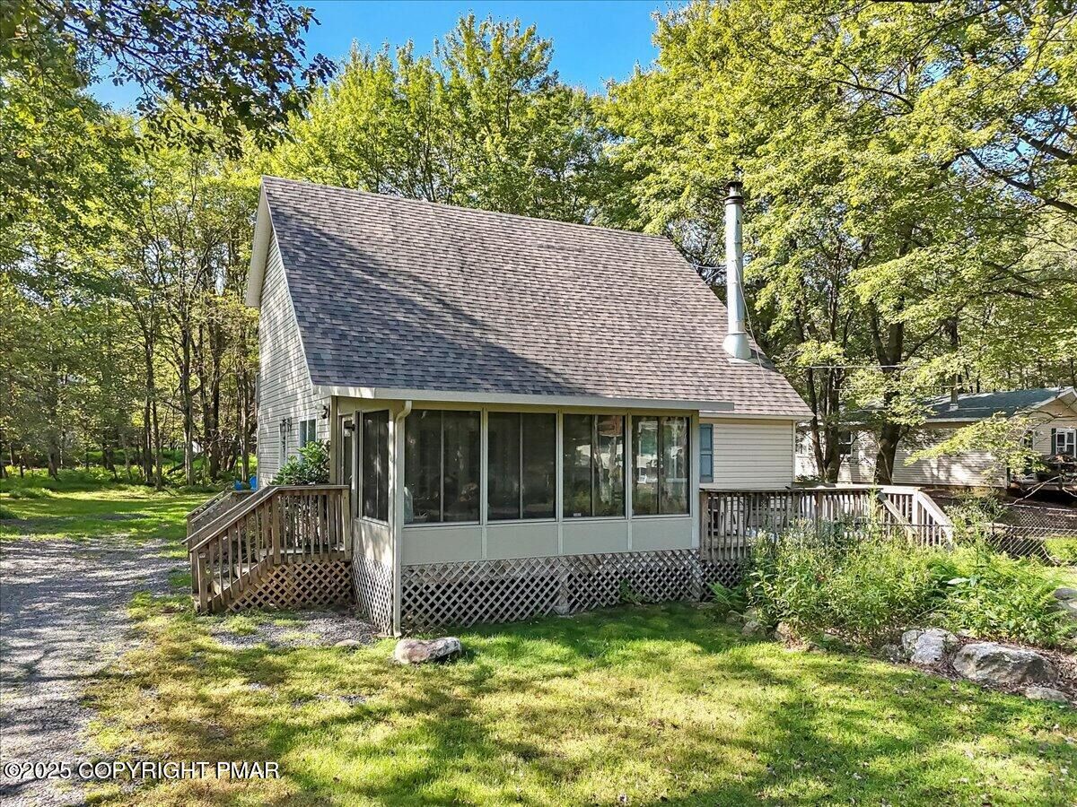 Property Photo: 110 Petrarch Trail PA 18210