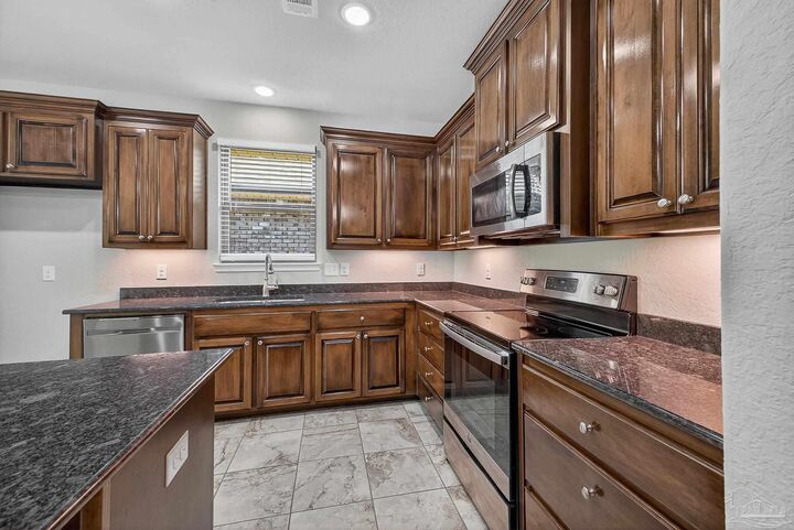 Property Photo: 3892 Shady Grove Dr FL 32571