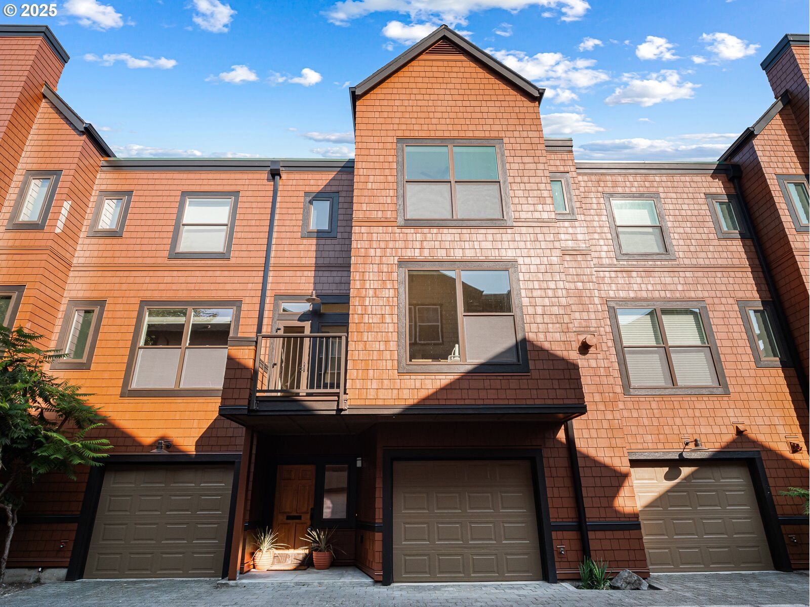 Property Photo: 716 SE 33rd Pl SE OR 97214