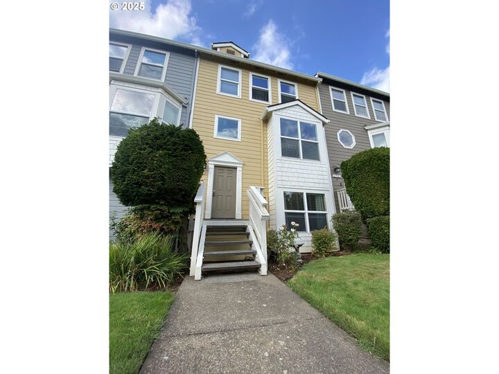 Property Photo: 2591 NW 1st Dr OR 97030