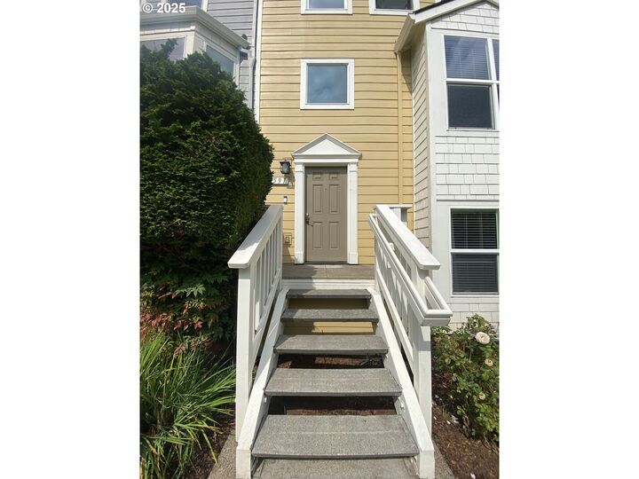 Property Photo:  2591 NW 1st Dr  OR 97030 