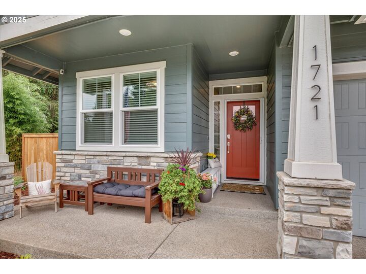 Property Photo: 1721 N Hyssop St OR 97013