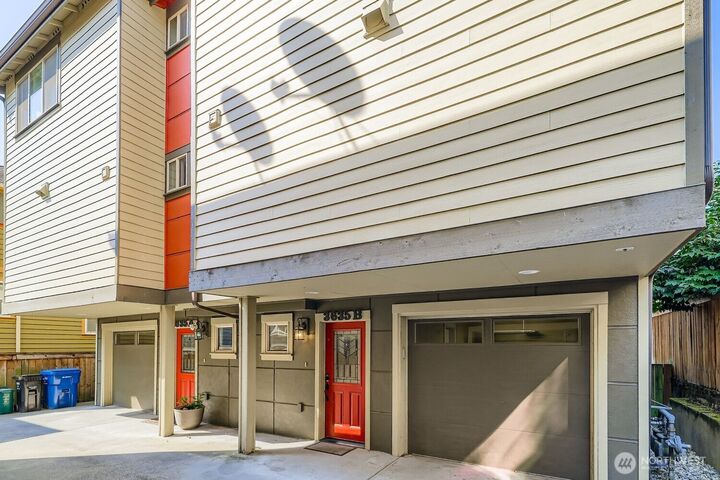Property Photo:  3635  Evanston Avenue N B  WA 98103 
