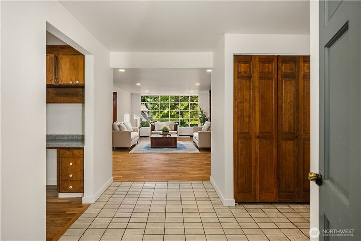 Property Photo: 8505 NE 27th Place WA 98004