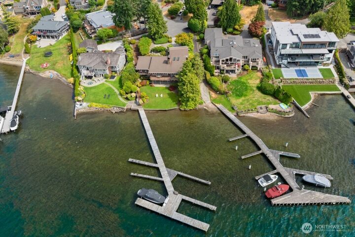 Property Photo: 4723 Lakehurst Lane WA 98006