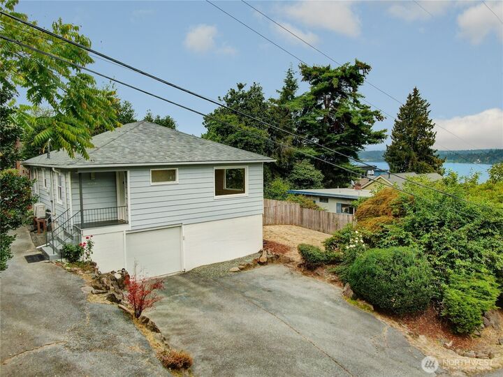 3810 NE 155th Street  Lake Forest Park WA 98155 photo