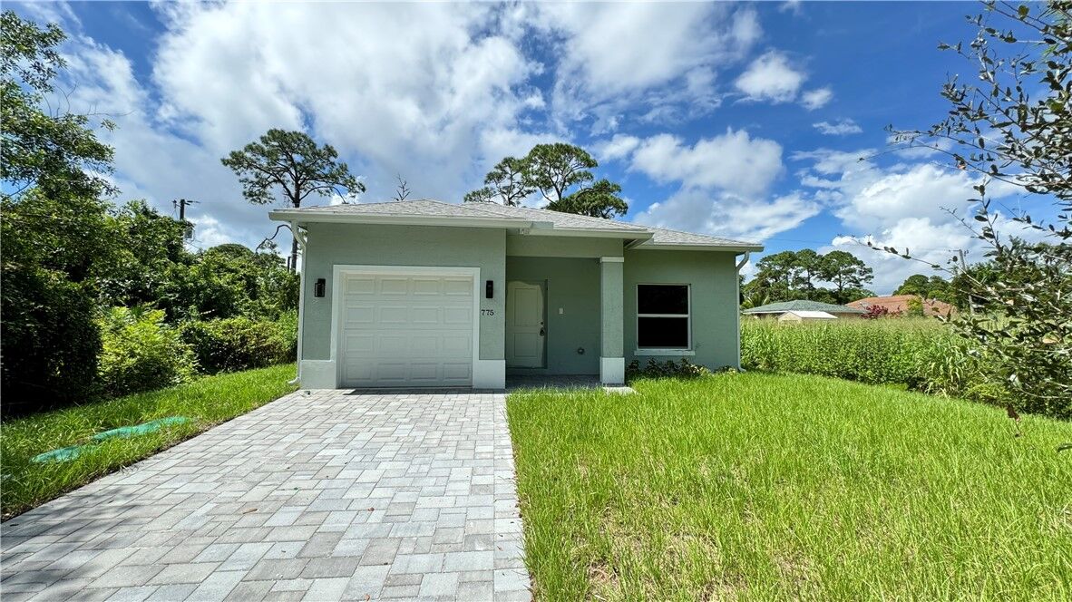 Property Photo: 6215 4th Lane FL 32968