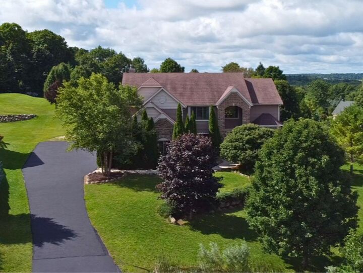 585 Overlook Pass  Fredonia WI 53021-9648 photo