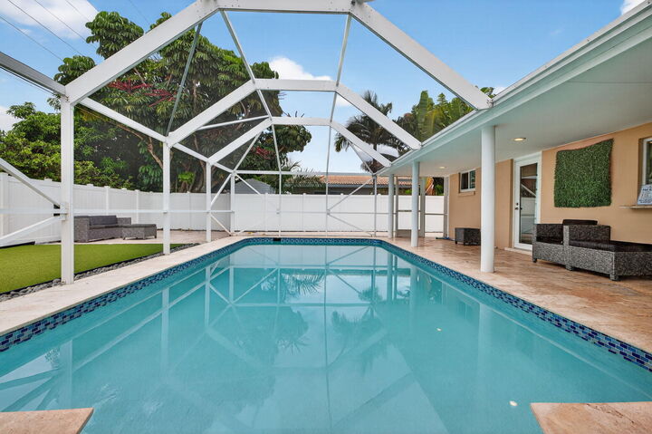 Property Photo: 5701 NE 16th Terrace FL 33334